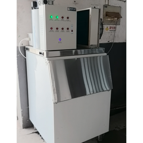 300公斤片冰机交付荥阳钓鱼基地